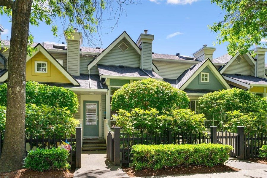 6878 Village Grn, Burnaby